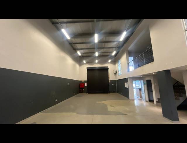 452M² WAREHOUSE TO LET IN SILVERTON
